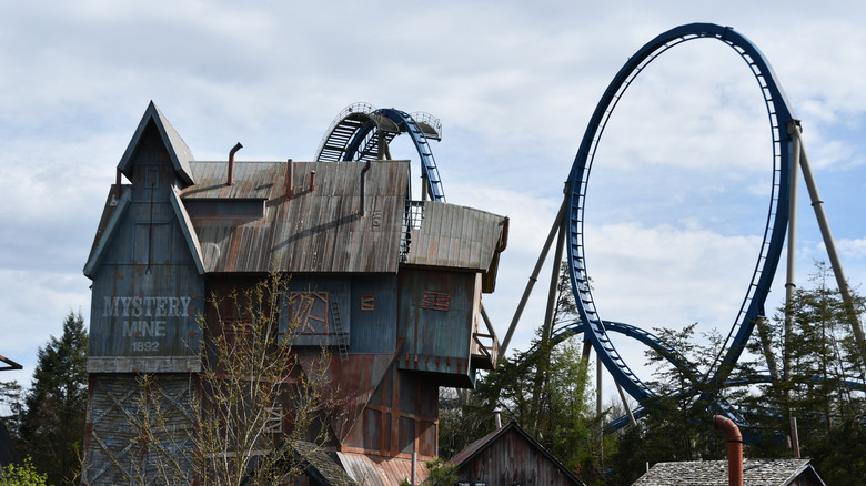 Dollywood theme park rollercoaster