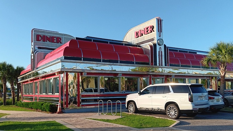 Exterior of Sunliner Diner in Gulf Shores, Alabama