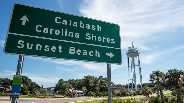 A road sign pointing to Calabash and Sunset Beach