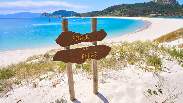 Praia de Rodas beach sign