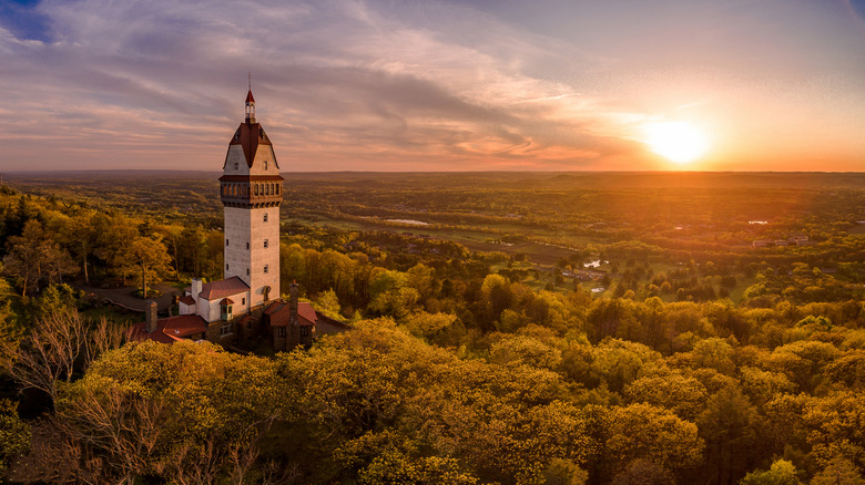 this beautiful tower sits on the Talcott mountain state park in Simsbury ct. you can also see the Hartford skyline from there.