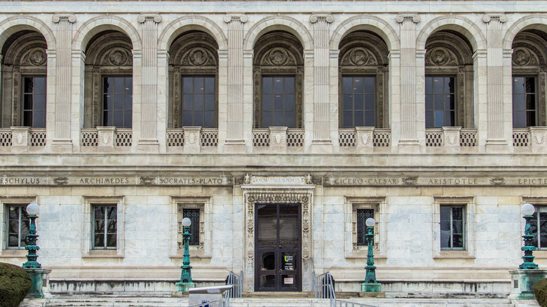 Exterior of Detroit Public library