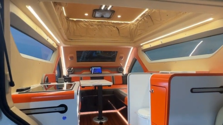 Interior of Lindu RV Aquila 360