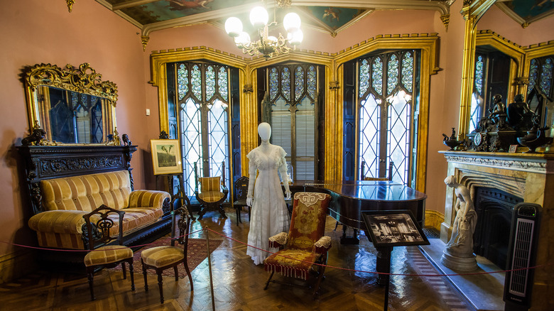 View of a living room inside of Lyndhurst Mansion