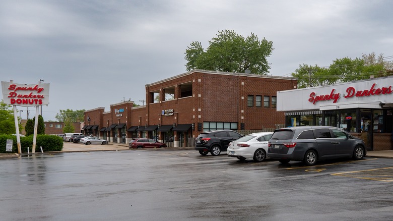 Spunky Dunkers Donuts shop front, Palatine