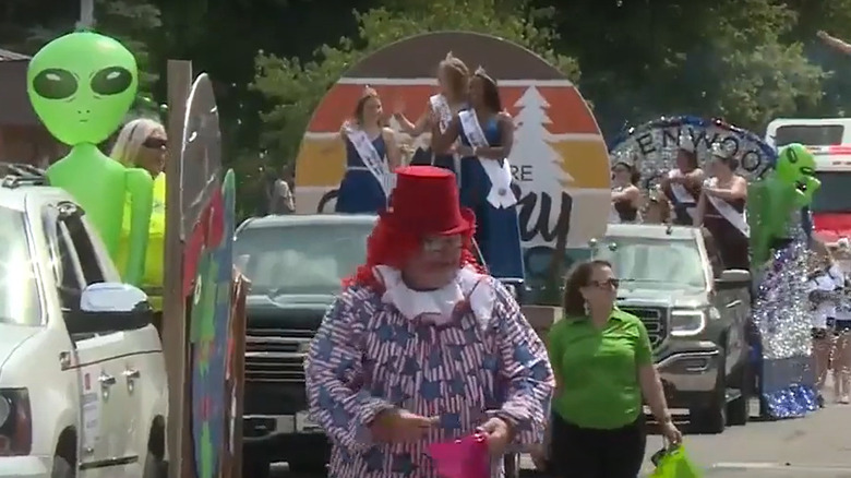 Elmwood UFO Days parade