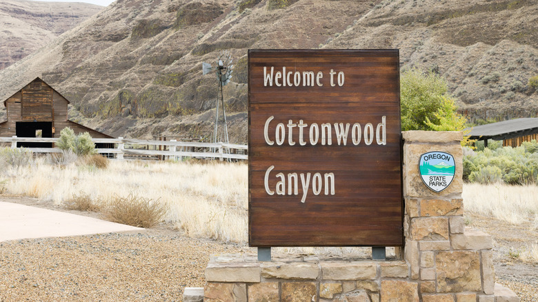 Entrance to Cottonwood Canyon State Park