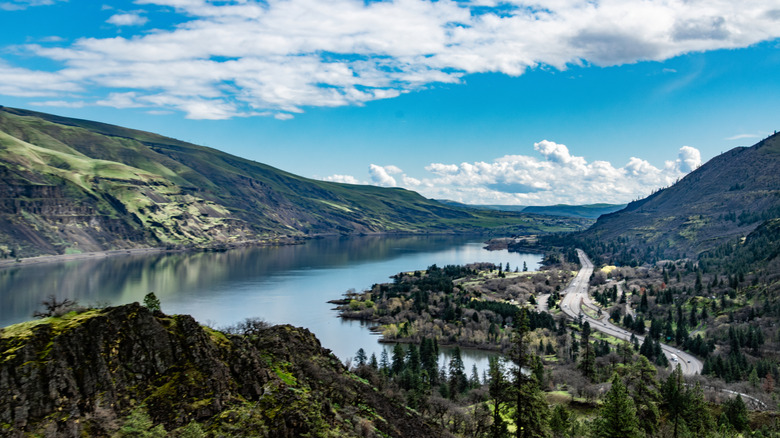 Columbia River gorge in Oregon