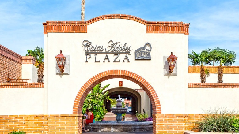 Casas Adobes Plaza front