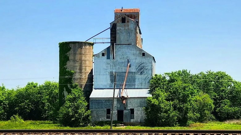 An industrial building in Pleasanton, Kansas