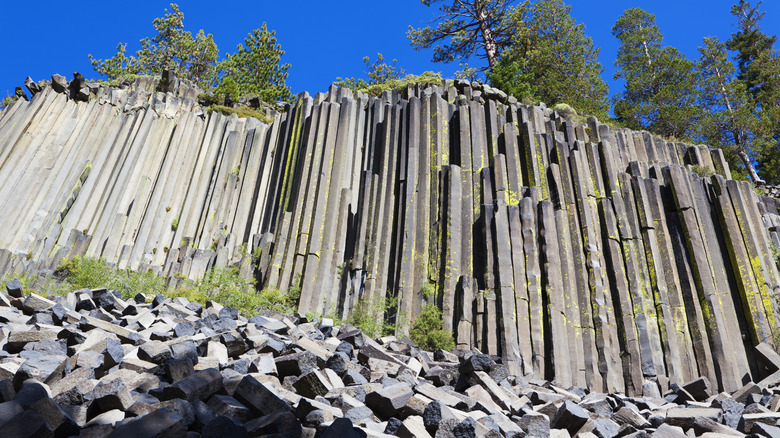 Devils postpile from below