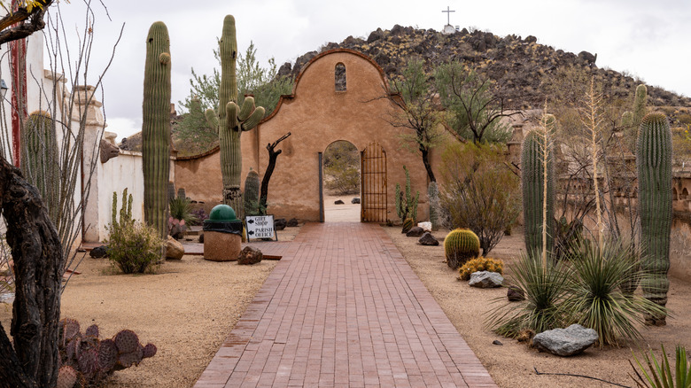 Courtyard with saguaro cactus and Spanish design gateway