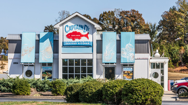 Captain D's Seafood Kitchen highway-side location