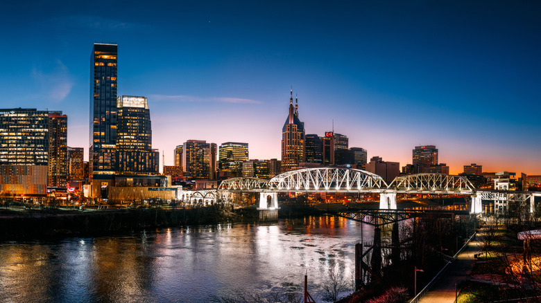 Four Seasons Nashville fronts Music City skyline