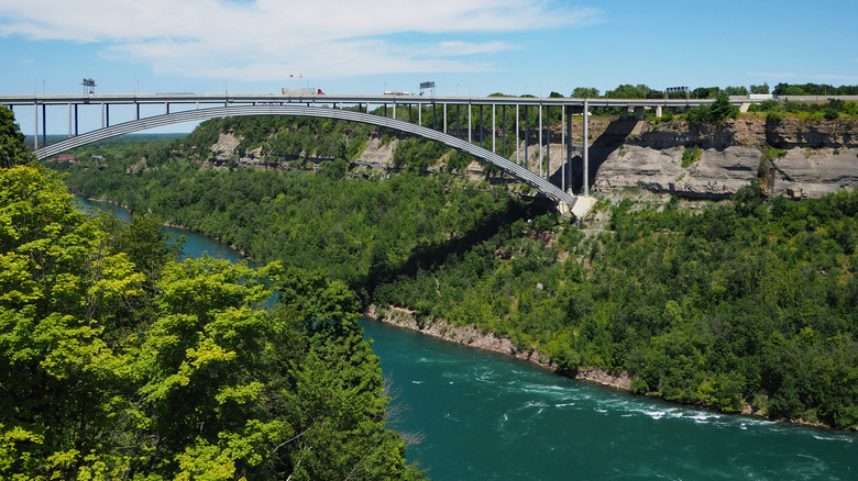 Queenston-Lewiston ridge over the Niagara Gorge