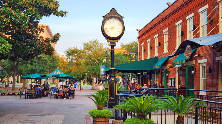 The quaint and charming City Market shopping district in Savannah, Georgia