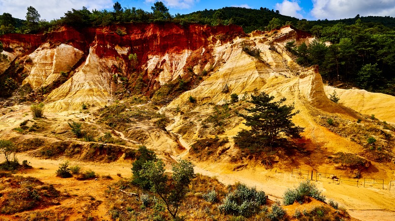 Red, white, and yellow ochre rock formations of Provencal Colorado