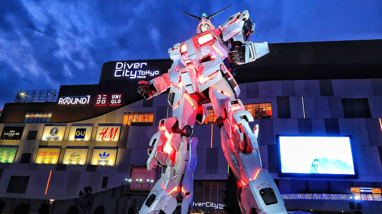 The Unicorn Gundam statue at DiverCity Tokyo Plaza on Odaiba lit up at night