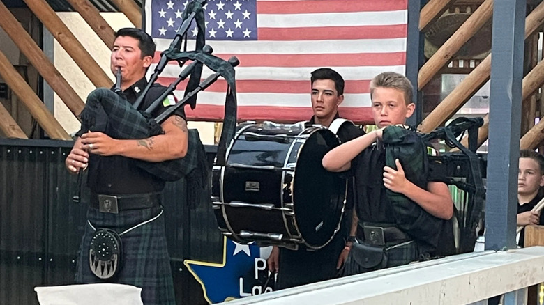 The bagpipers at Lobo Del Mar Cafe