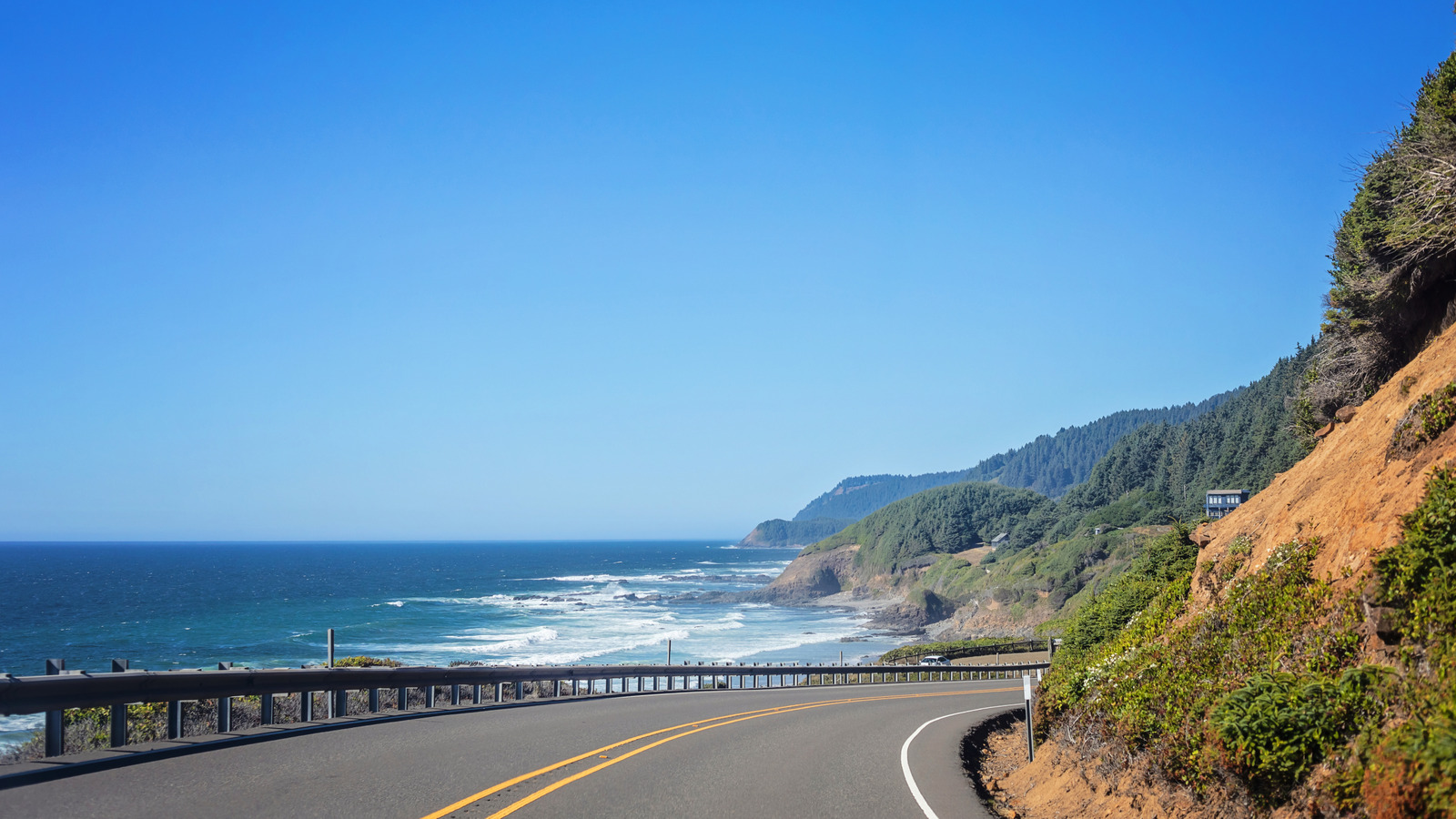 Tour Oregon’s ‘People’s Coast’ Right From Portland With No Parking Stresses On Buses With Wi-Fi And Bathrooms