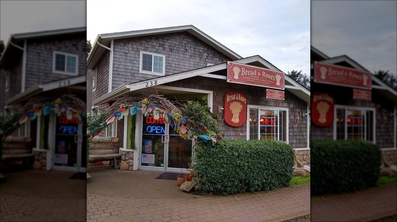 Exterior of Bread & Roses Bakery in Yachats, Oregon