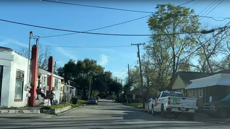 Street view of a neighborhood in West Savannah