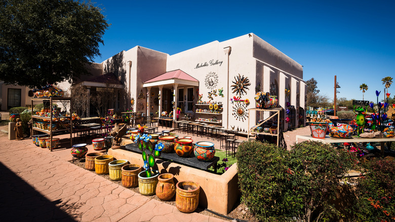 Art gallery and craft market in Tubac