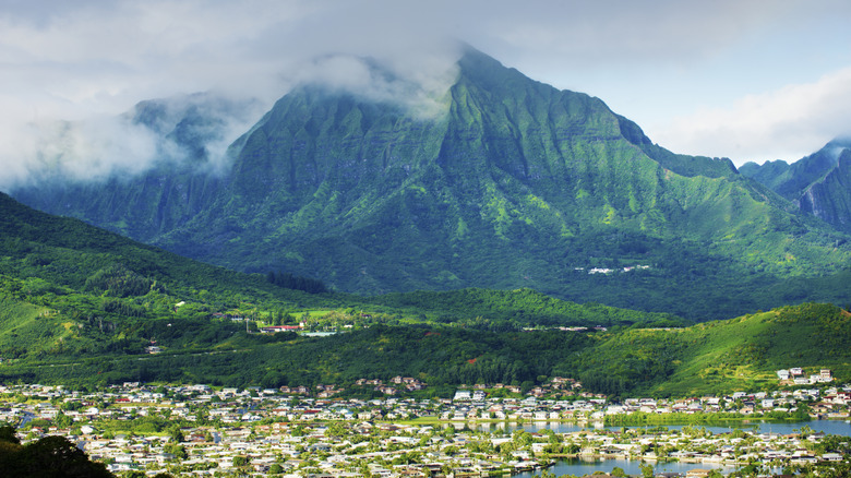Town sitting at the base of Koolau Mountain Range, Hawaii