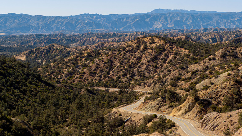 mountains and winding road in Frazier Park, California
