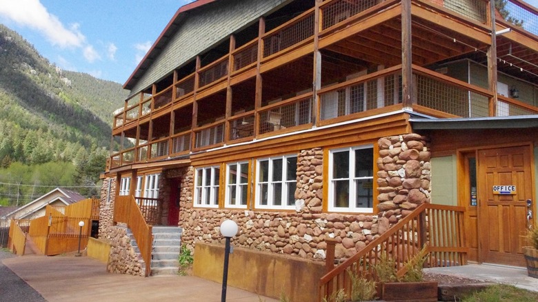 Green Falls Mountain Lodge facade