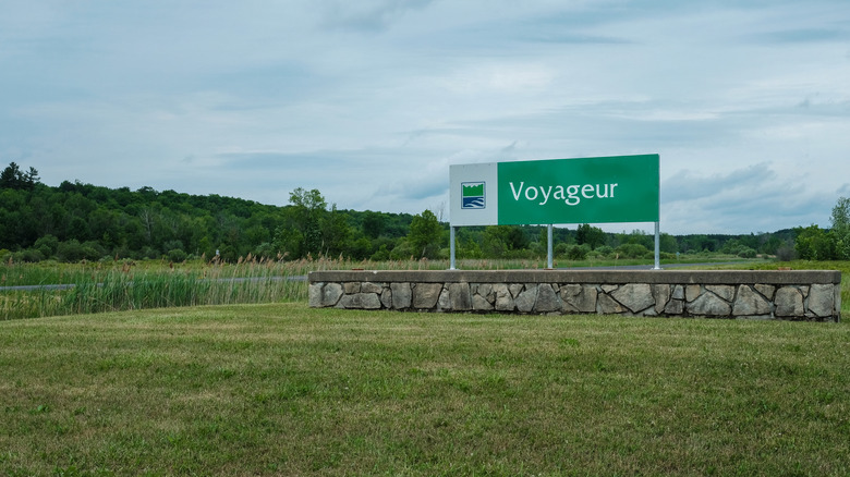 Green sign for Voyageur Provincial Park sign in Ontario