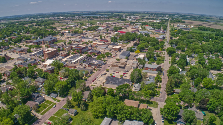 Spirit Lake on a sunny day with plenty of trees lining the streets