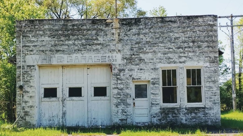 An vintage garage in Amberg, Wisconsin