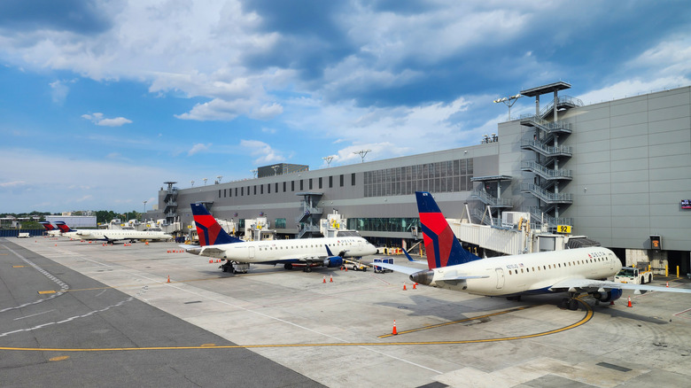 Delta Airlines planes at LaGuardia Airport