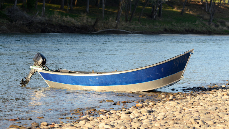 A driftboat on the Umpqua River just south of the Umpqua River Loop