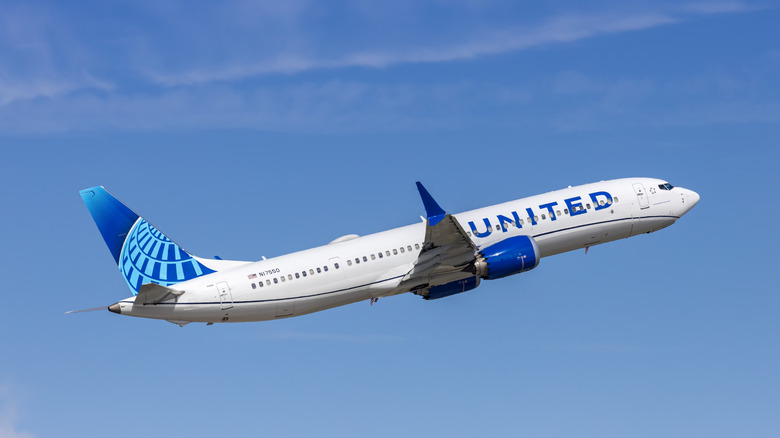 A United Airlines Boeing 737 MAX 9 airplane in flight