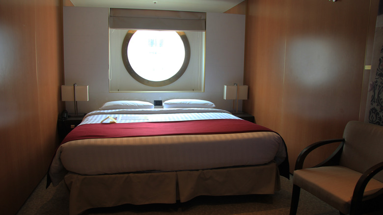 Small cruise cabin