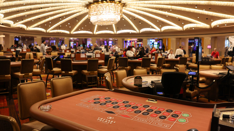 casino tables in caesars palace las vegas