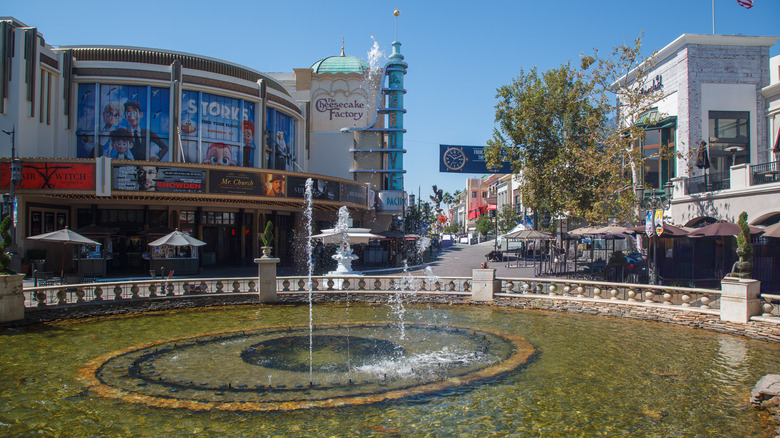 Fountain at the Grove, Los Angeles