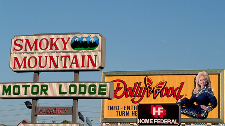 A billboard pointing the way to Dollywood and the Great Smoky Mountains