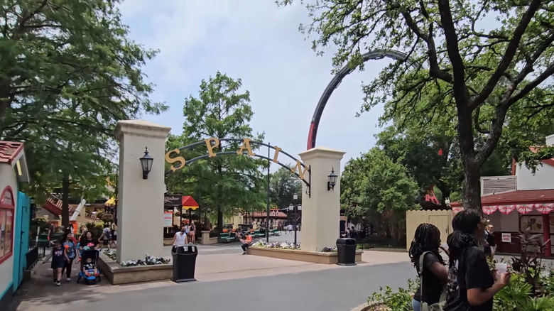 Entrance to the Spain section of Six Flags Over Texas