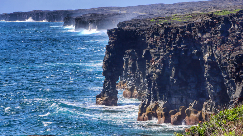 Waves crash at Hōlei Sea Arch Hawaiʻi Volcanoes National Park