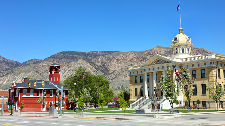 Brigham City, Utah buildings and mountains