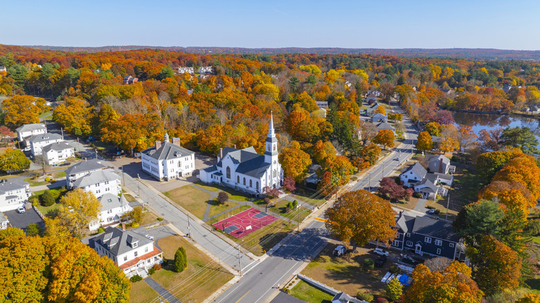 Buildings and trees in Uxbridge, Massachusetts, on a clear autumn day