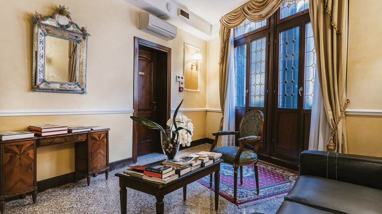 Interior shot of lobby at Ca' del Nobile in Venice, Italy