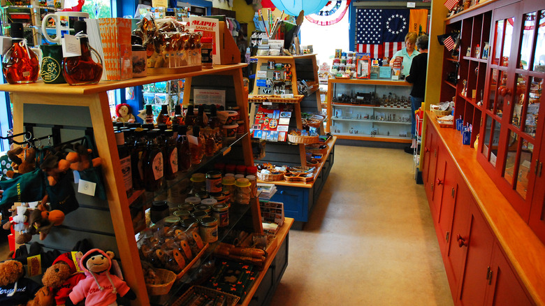 shelves of maple syrup and other souvenirs at a gift shop in Bennington, Vermont