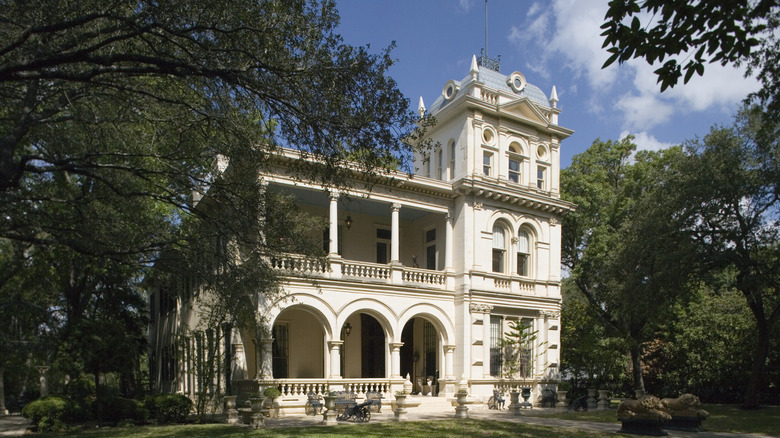 Exterior view of the Villa Finale mansion in San Antonio, Texas