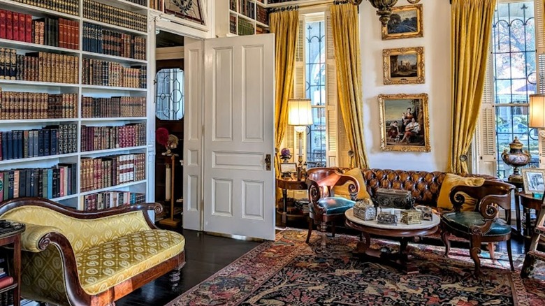 The library at Villa Finale in San Antonio, Texas