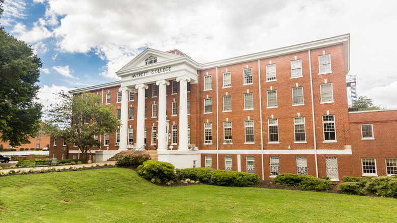Main hall at Averett University in Danville, Virginia