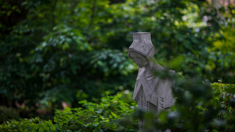A statue in the Hahn Horticulture Garden